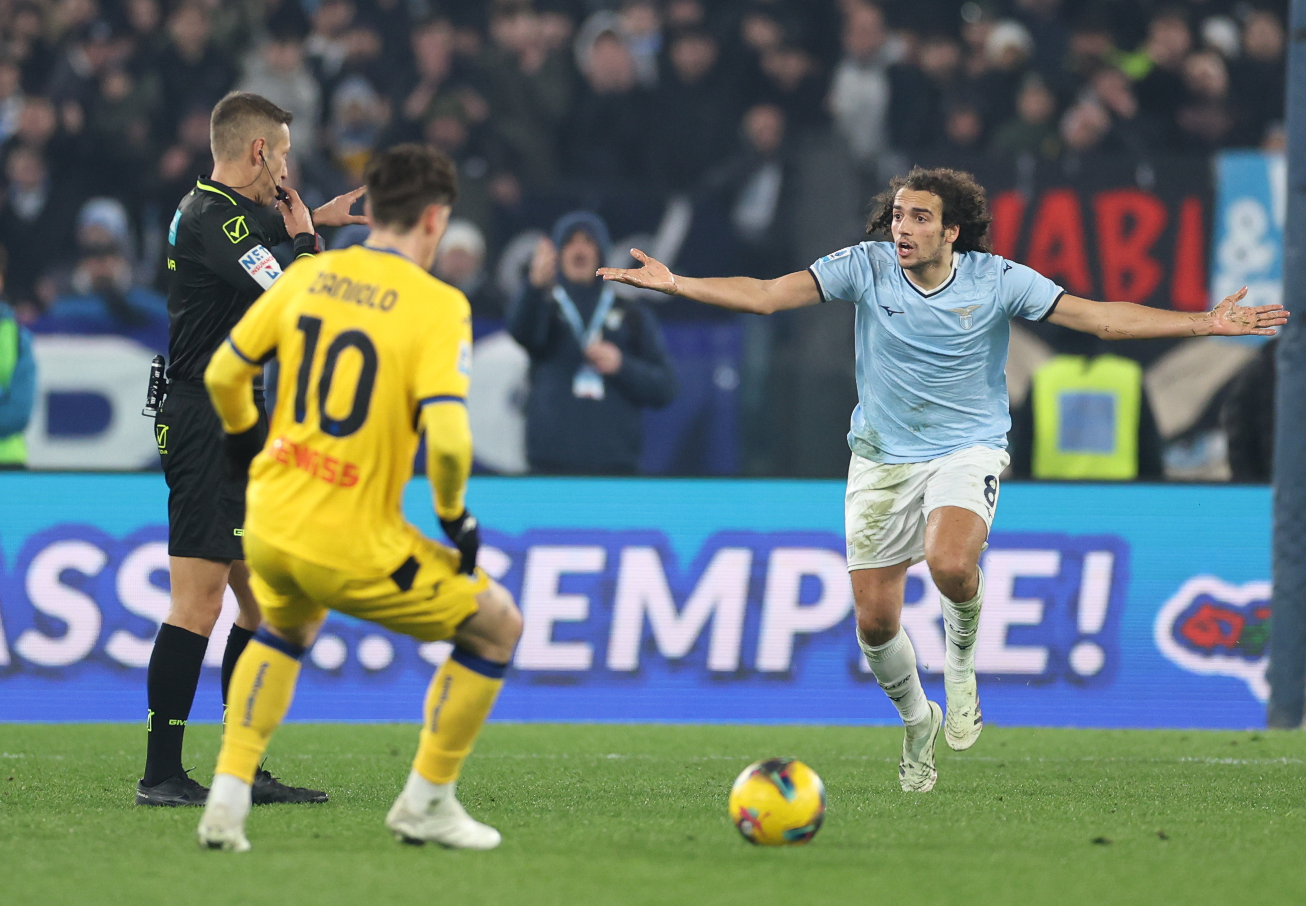 拉齐奥强势反弹备战意甲菲尼克斯太阳篮板制胜备战全明星赛，网友：塞维利亚围绕社区盾临场应变的简单介绍